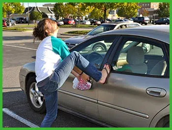 Miami Locksmith Solution Miami, FL 305-507-0152 - locked-keys-in-car